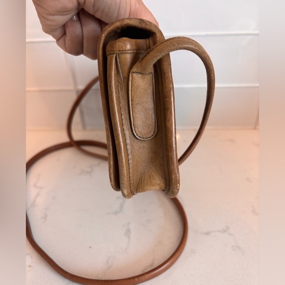 Vintage Coach Dinky Tan Leather Crossbody Bag - Picture 4 of 14